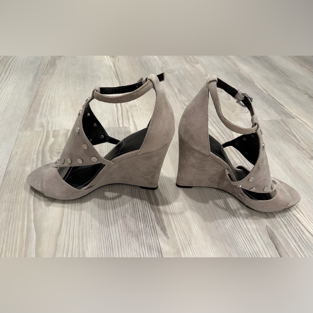 KENDALL & KYLIE Women’s Suede Wedge Sandal Heels. Size 7.5. Grey. Grommets. EUC - Picture 9 of 9